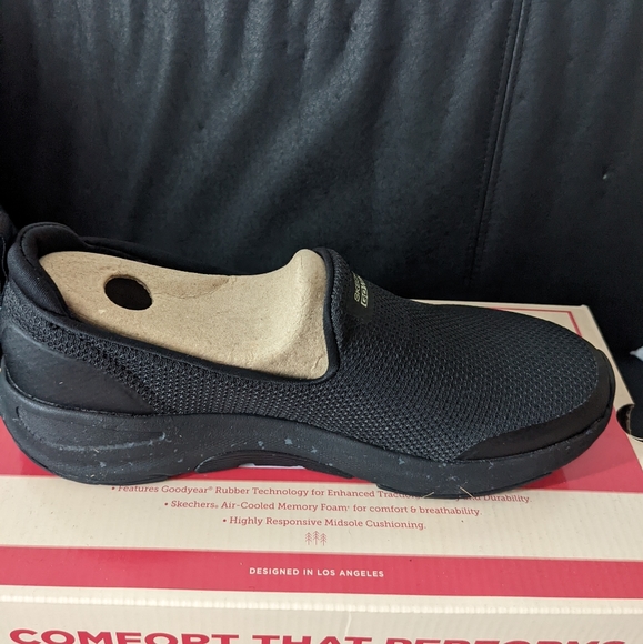 Skechers Go Walk Outdoors - Picture 2 of 5